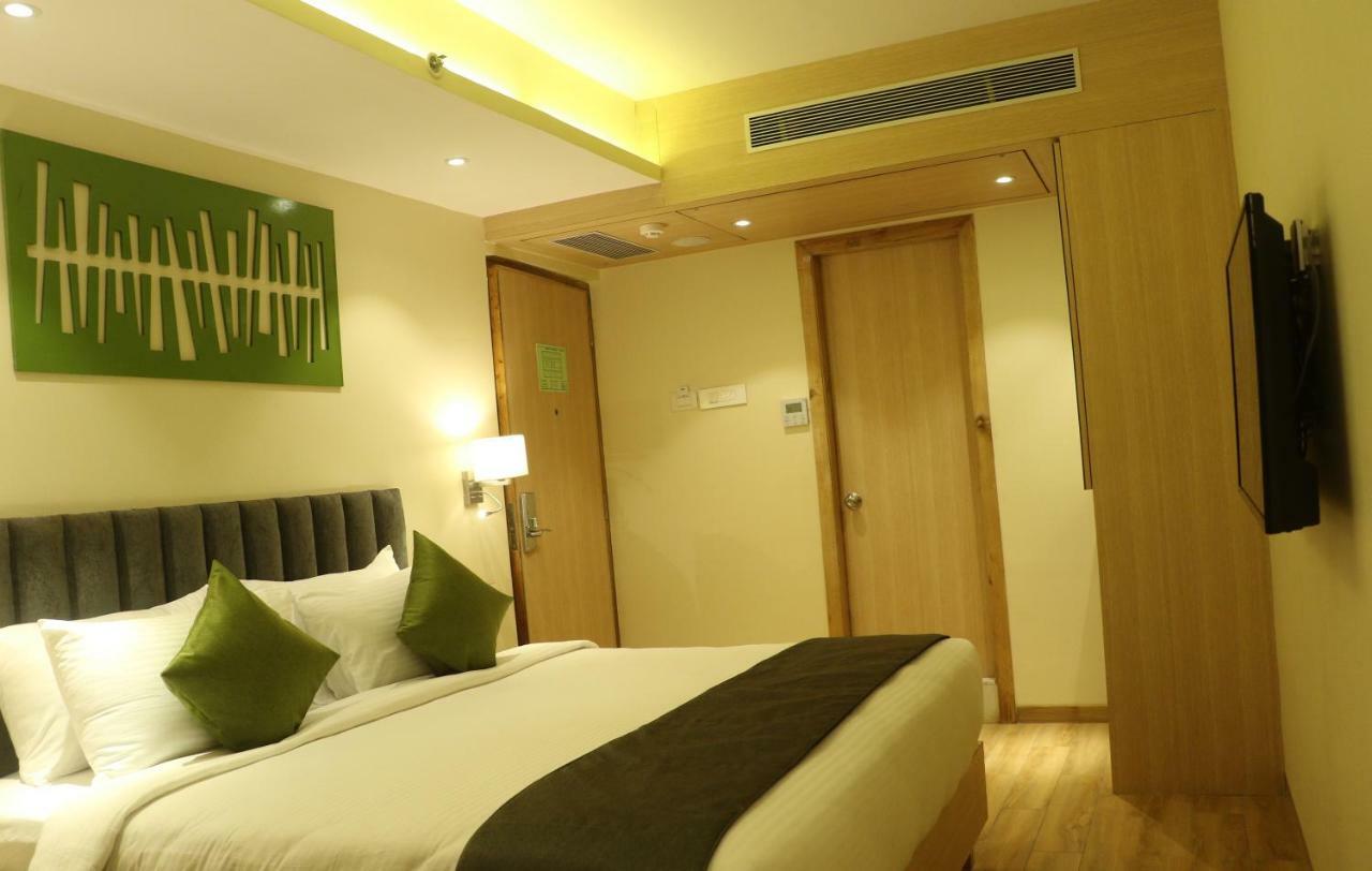 Regenta Central Harsha Vapi Pardi Exterior photo
