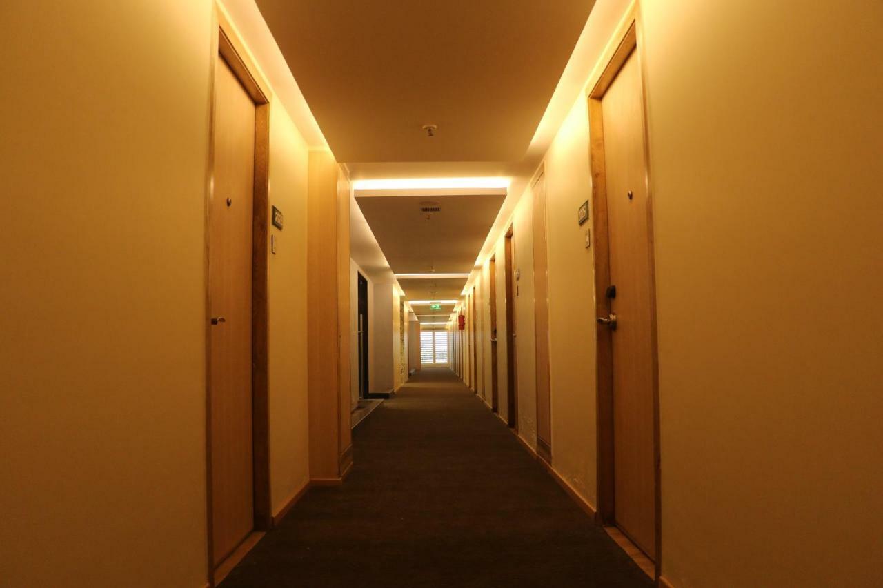 Regenta Central Harsha Vapi Pardi Exterior photo